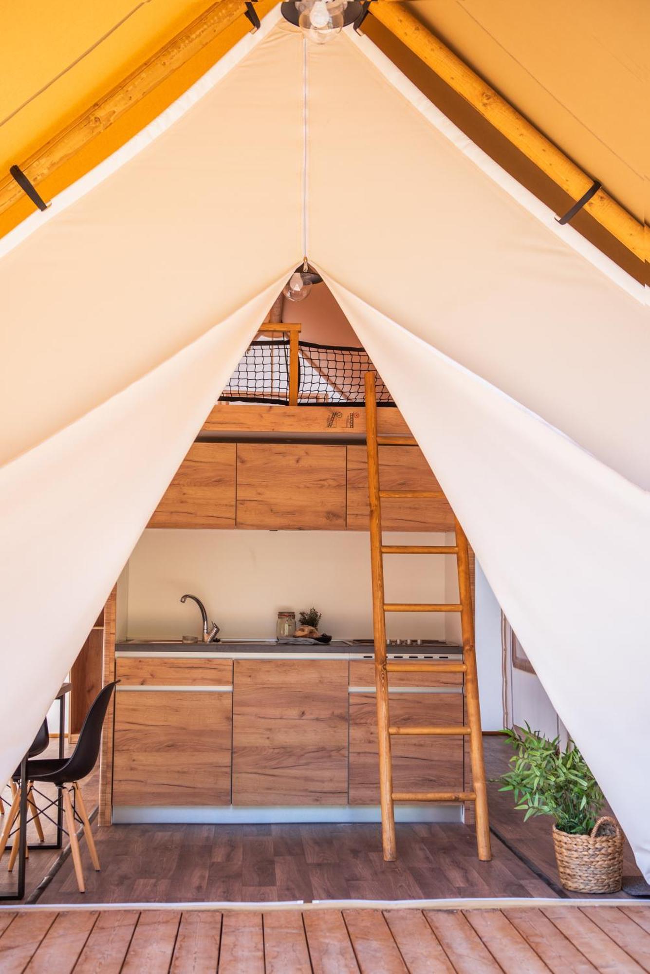 Forrest Glamping Hotel Banska Stiavnica Ngoại thất bức ảnh
