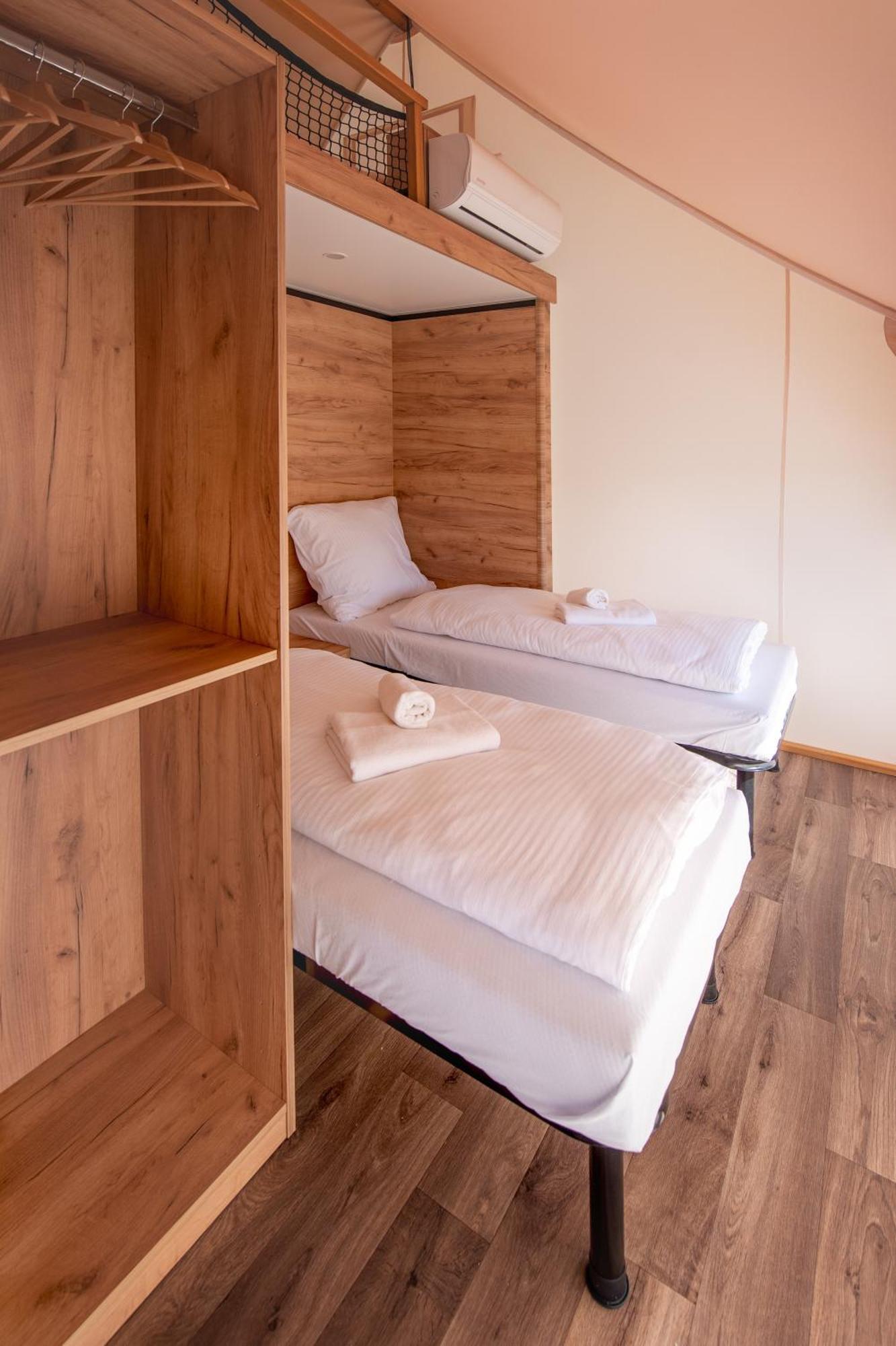 Forrest Glamping Hotel Banska Stiavnica Ngoại thất bức ảnh
