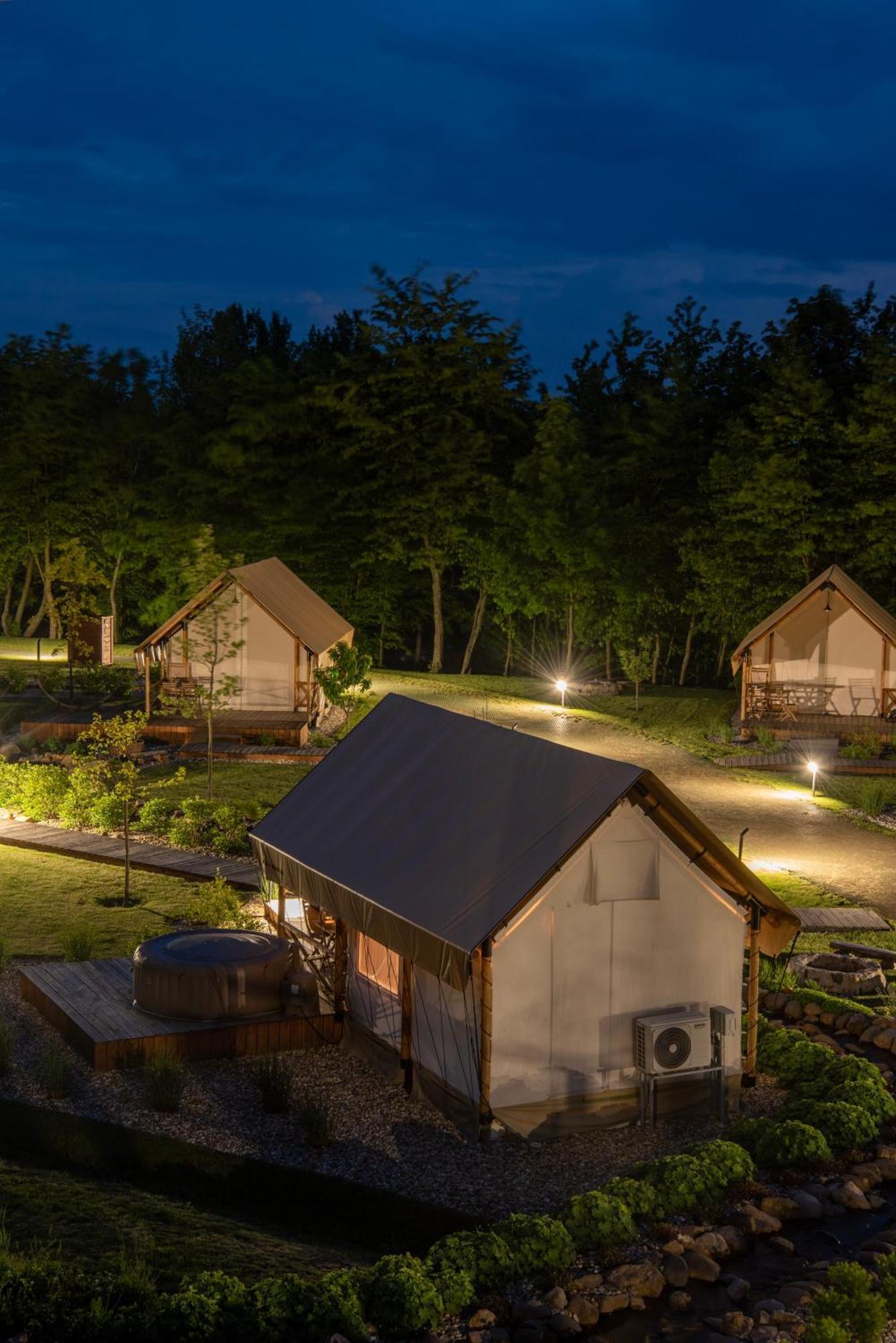 Forrest Glamping Hotel Banska Stiavnica Ngoại thất bức ảnh