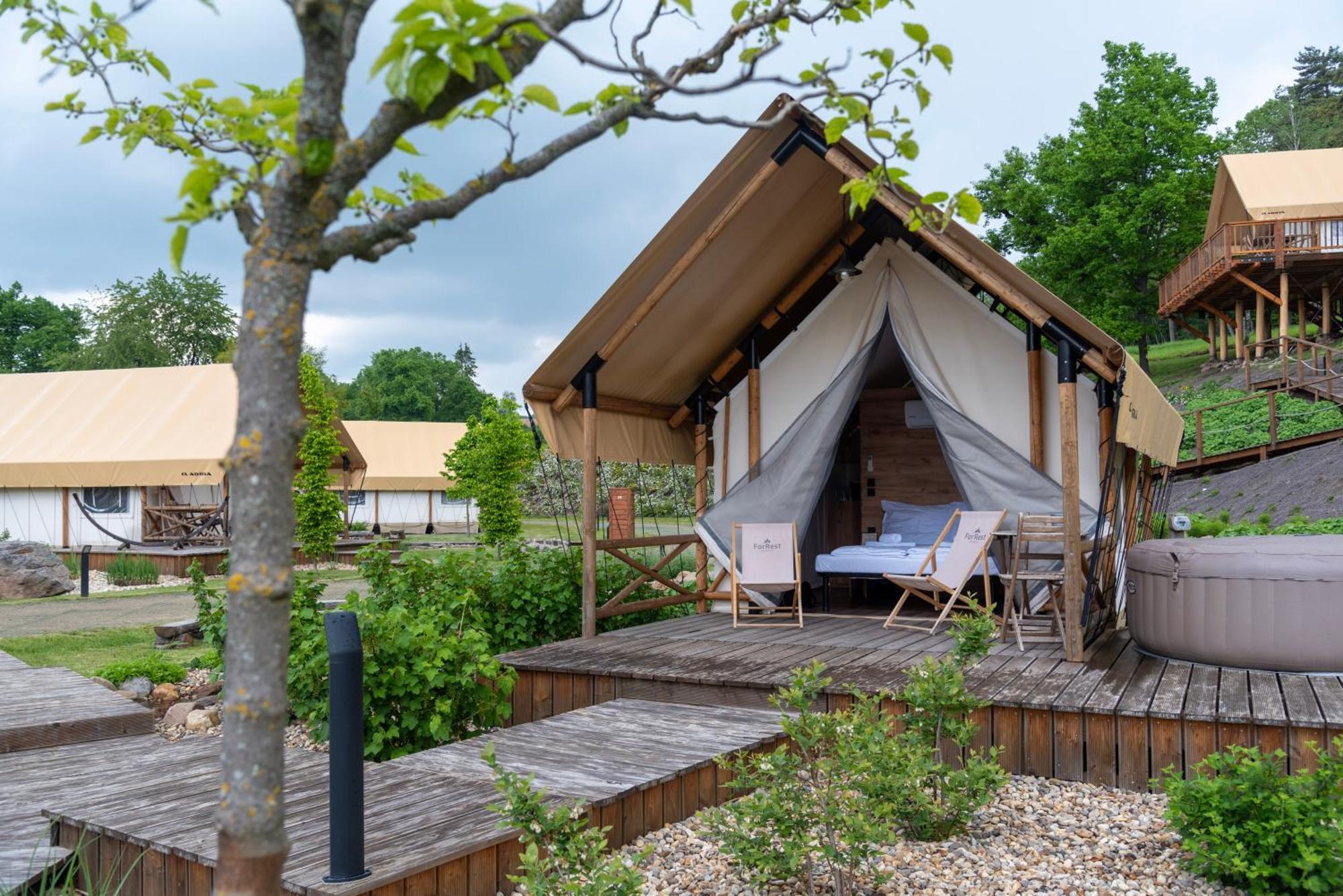 Forrest Glamping Hotel Banska Stiavnica Ngoại thất bức ảnh