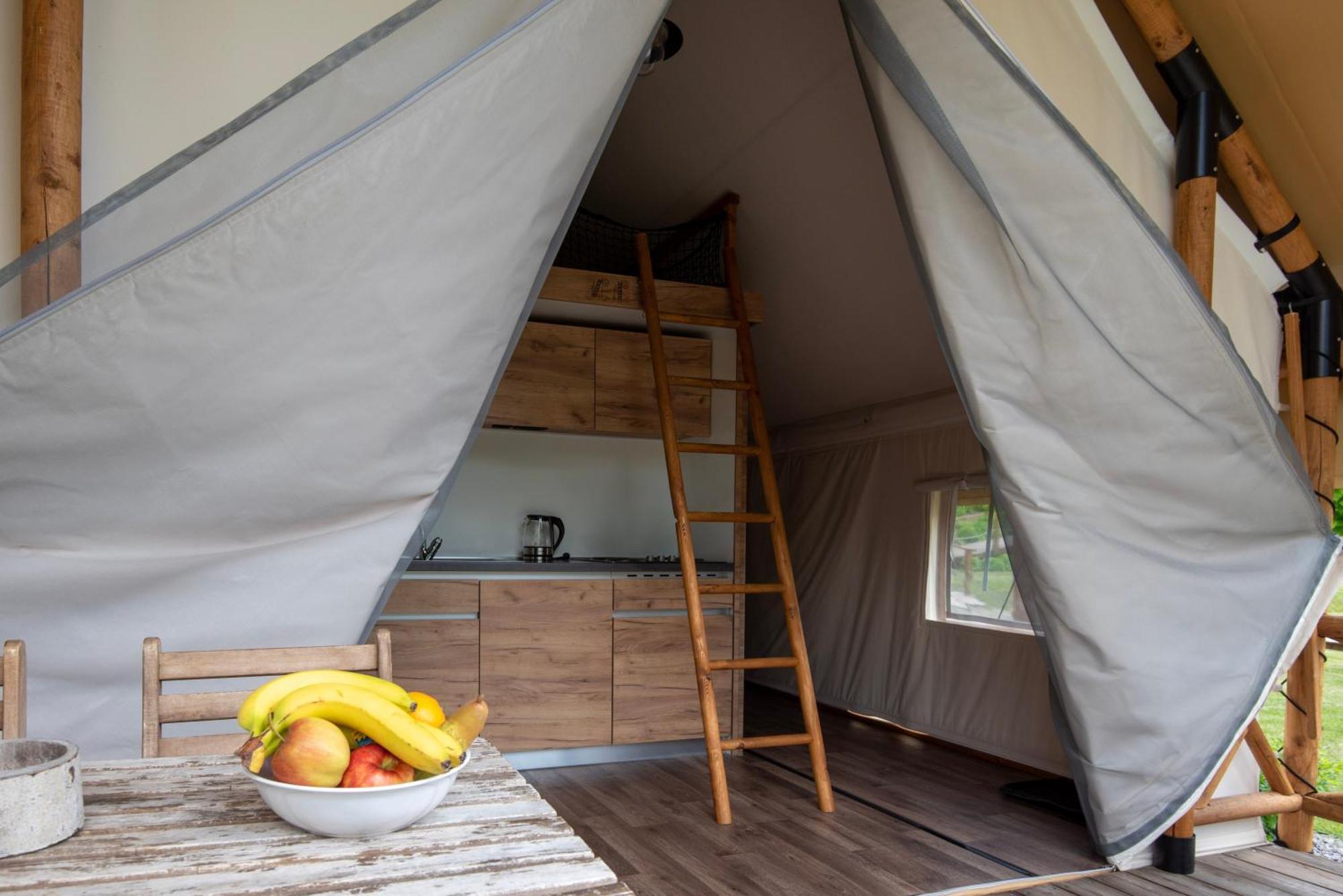 Forrest Glamping Hotel Banska Stiavnica Ngoại thất bức ảnh
