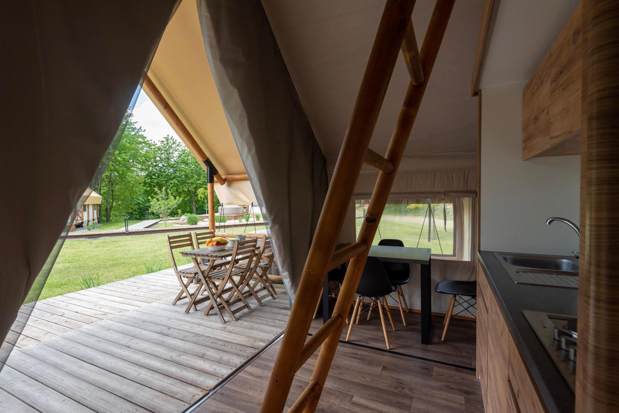 Forrest Glamping Hotel Banska Stiavnica Ngoại thất bức ảnh