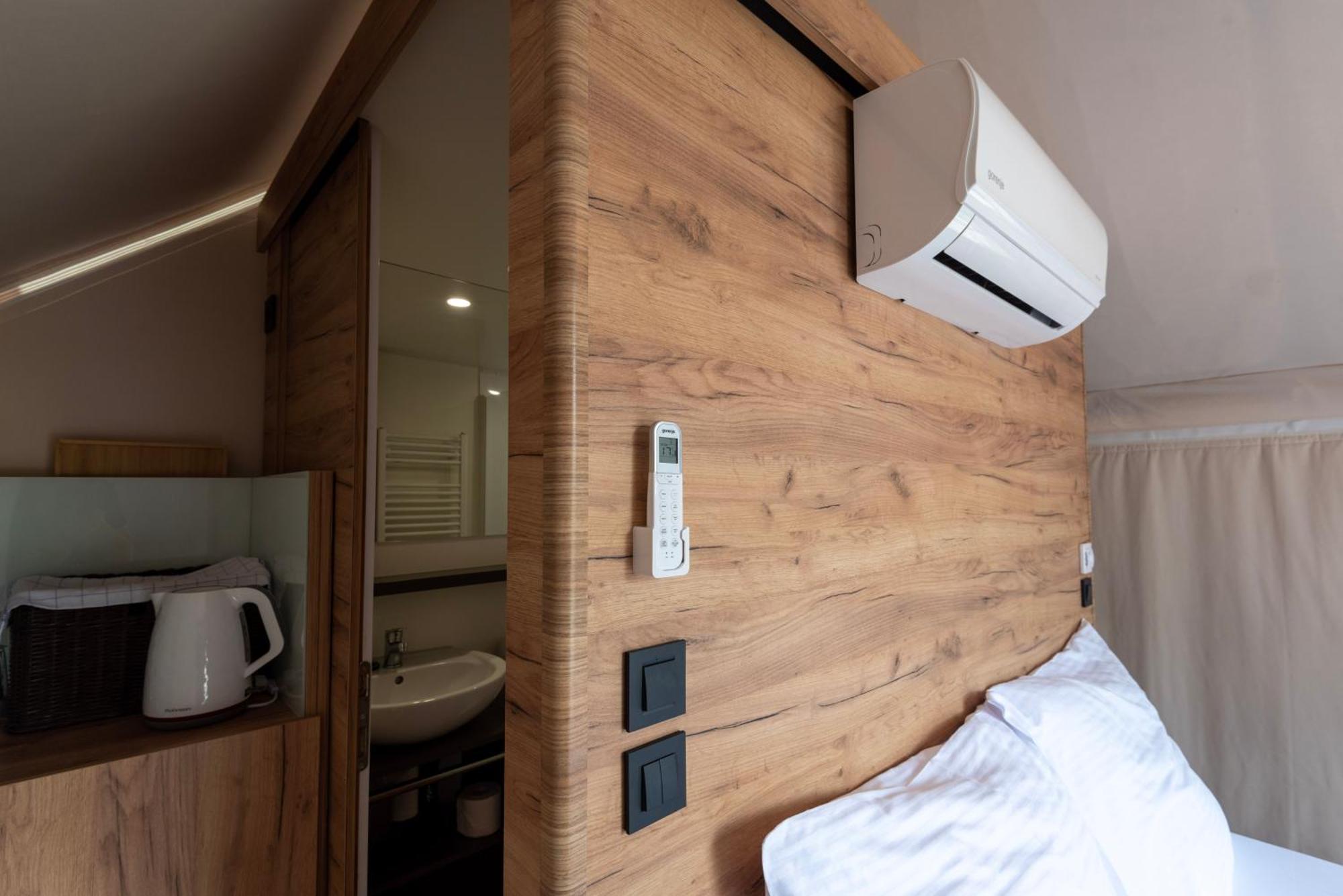 Forrest Glamping Hotel Banska Stiavnica Ngoại thất bức ảnh