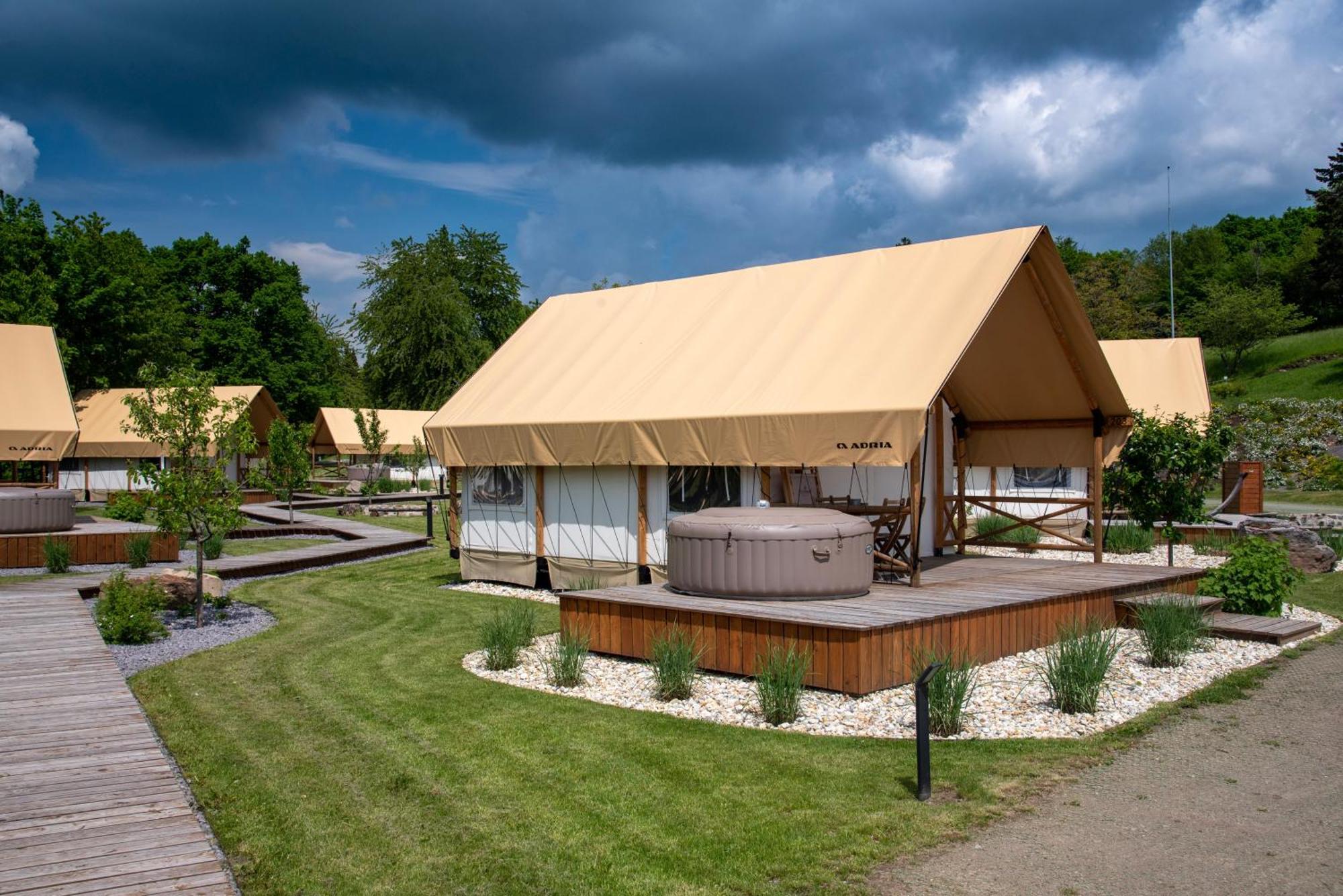 Forrest Glamping Hotel Banska Stiavnica Ngoại thất bức ảnh