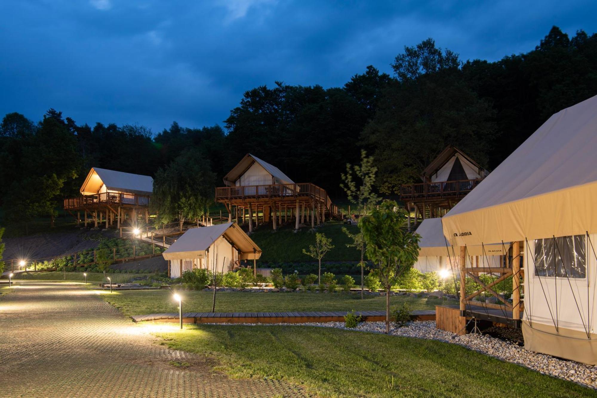 Forrest Glamping Hotel Banska Stiavnica Ngoại thất bức ảnh