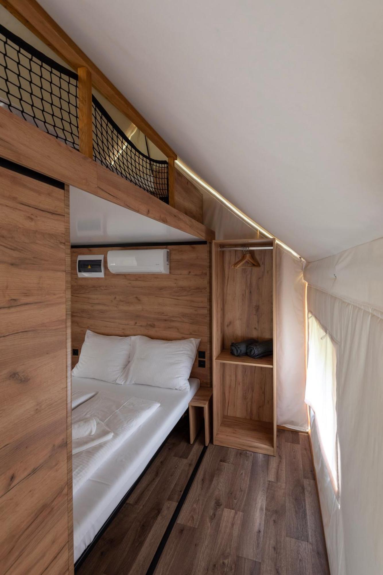 Forrest Glamping Hotel Banska Stiavnica Ngoại thất bức ảnh