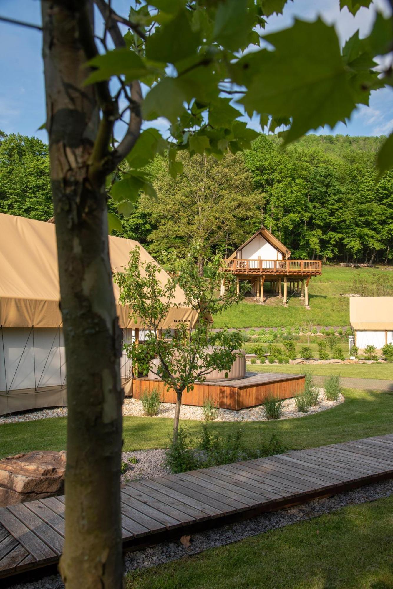 Forrest Glamping Hotel Banska Stiavnica Ngoại thất bức ảnh