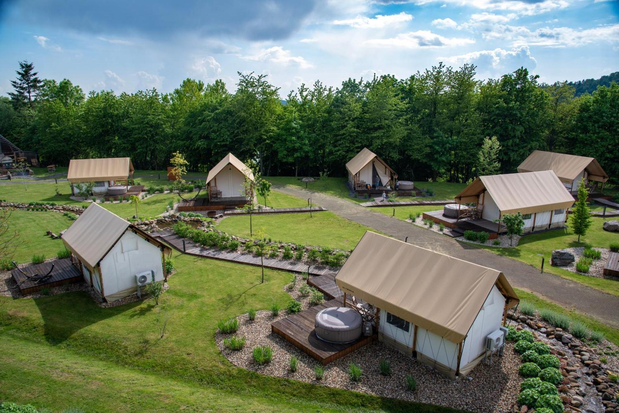 Forrest Glamping Hotel Banska Stiavnica Ngoại thất bức ảnh