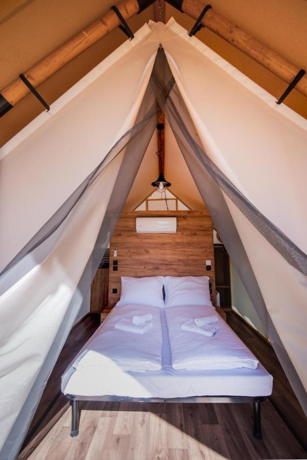 Forrest Glamping Hotel Banska Stiavnica Ngoại thất bức ảnh